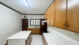 3 Bedroom House for rent in San Lorenzo, Metro Manila near MRT-3 Ayala