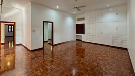 4 Bedroom House for rent in Urdaneta, Metro Manila near MRT-3 Ayala