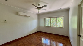 4 Bedroom House for rent in Urdaneta, Metro Manila near MRT-3 Ayala