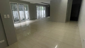 5 Bedroom House for rent in Urdaneta, Metro Manila near MRT-3 Ayala