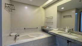 3 Bedroom Condo for sale in San Lorenzo, Metro Manila near MRT-3 Ayala