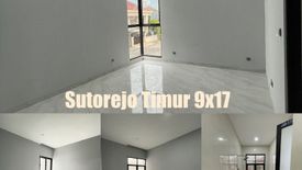 Rumah dijual dengan 5 kamar tidur di Dukuh Sutorejo, Jawa Timur