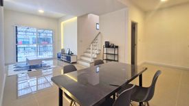 3 Bedroom Townhouse for sale in Racha Thewa, Samut Prakan