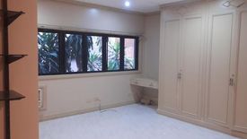 House for rent in San Lorenzo, Metro Manila near MRT-3 Ayala