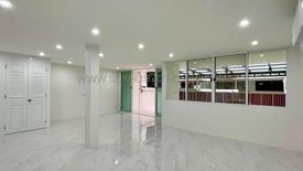 3 Bedroom House for rent in Thung Maha Mek, Bangkok near MRT Lumpini