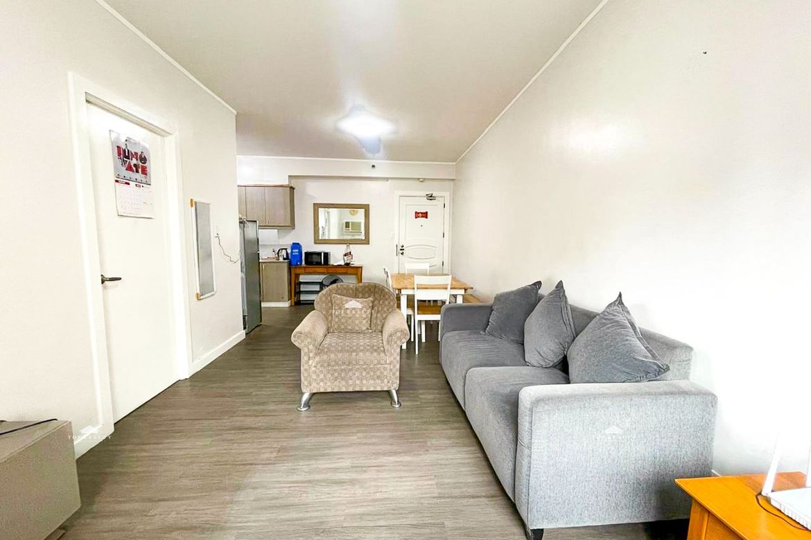 RUSH SALE! Condo for Sale in Makati City at Alpha Salcedo Condominium 1 Bedroom 1BR