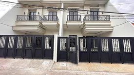 Rumah dijual dengan 5 kamar tidur di Duren Sawit, Jakarta