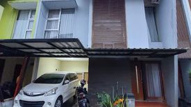 4 Bedroom House for sale in Cibeunying, West Java