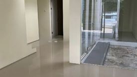 Rumah dijual dengan 4 kamar tidur di Lakar Santri, Jawa Timur