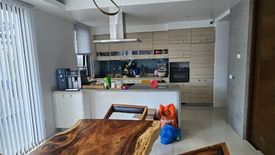 5 Bedroom House for sale in McKinley Hill, Metro Manila