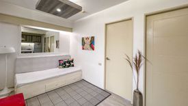 2 Bedroom Condo for sale in Urdaneta, Metro Manila near MRT-3 Ayala