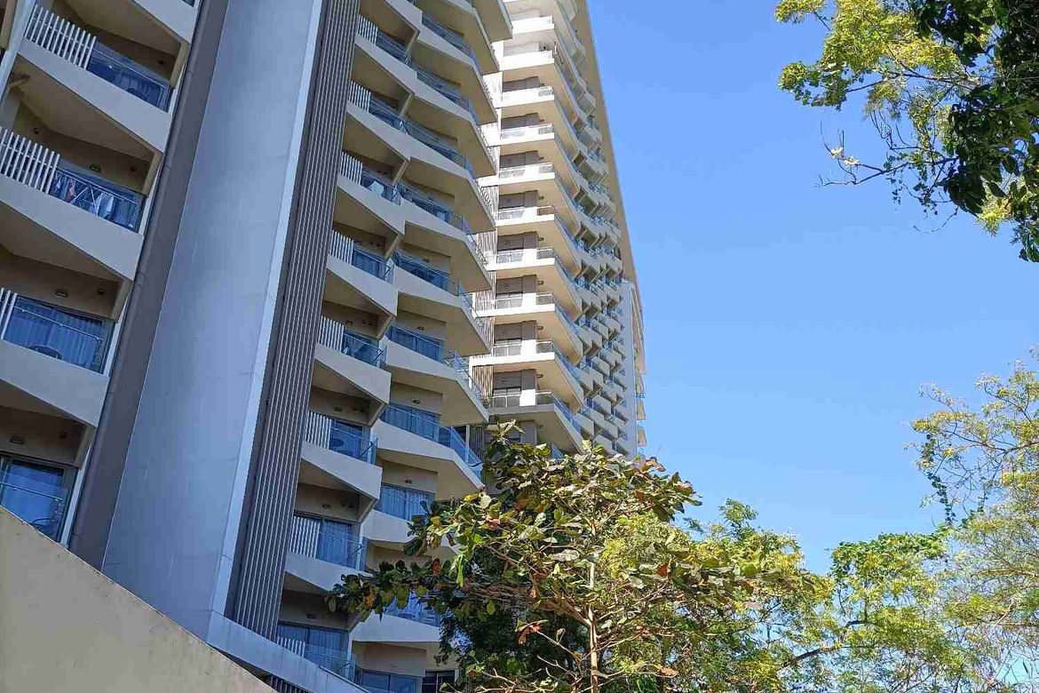 CASH PAYMENT TAMBULI ONE BEDROOM WITH BALCONY AND OCEAN VIEWS P7.5MILLION