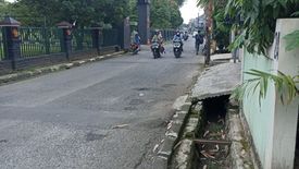 Rumah dijual dengan 3 kamar tidur di Srengseng Sawah, Jakarta