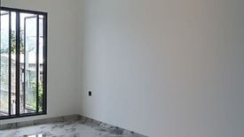 Rumah dijual dengan 4 kamar tidur di Jagakarsa, Jakarta
