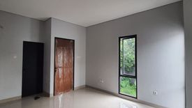 Rumah dijual dengan 4 kamar tidur di Pondok Labu, Jakarta