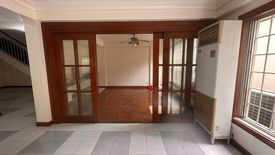 4 Bedroom House for rent in San Lorenzo, Metro Manila near MRT-3 Ayala