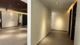 4 Bedroom House for rent in Urdaneta, Metro Manila near MRT-3 Buendia