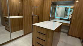 4 Bedroom House for rent in Urdaneta, Metro Manila near MRT-3 Buendia