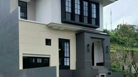 Rumah dijual dengan 5 kamar tidur di Banyumanik, Jawa Tengah