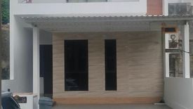 Rumah dijual dengan 4 kamar tidur di Banyumanik, Jawa Tengah