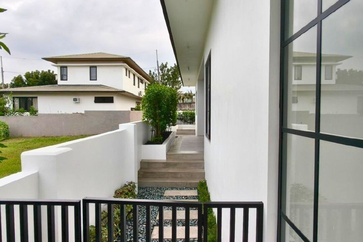 Modern Senior Friendly House And Lot For Sale In Manila Southwoods Near Ayala Westgrove Heights