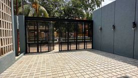 Rumah dijual dengan 5 kamar tidur di Duren Sawit, Jakarta