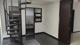 Rumah disewa dengan 4 kamar tidur di Lakar Santri, Jawa Timur