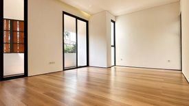 Rumah dijual dengan 5 kamar tidur di Duren Sawit, Jakarta