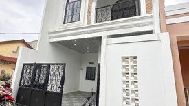 Rumah dijual dengan 4 kamar tidur di Cibubur, Jakarta