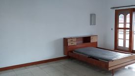 Rumah dijual dengan 5 kamar tidur di Kenjeran, Jawa Timur