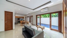 Townhouse dijual dengan 4 kamar tidur di Kerobokan, Bali
