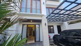 Rumah dijual dengan 4 kamar tidur di Benoa, Bali