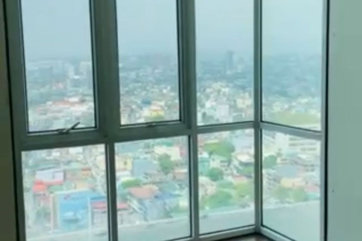 Rush Sale Modern 3 bedrooms San Lorenzo Place located at Makati along EDSA Condo RFO