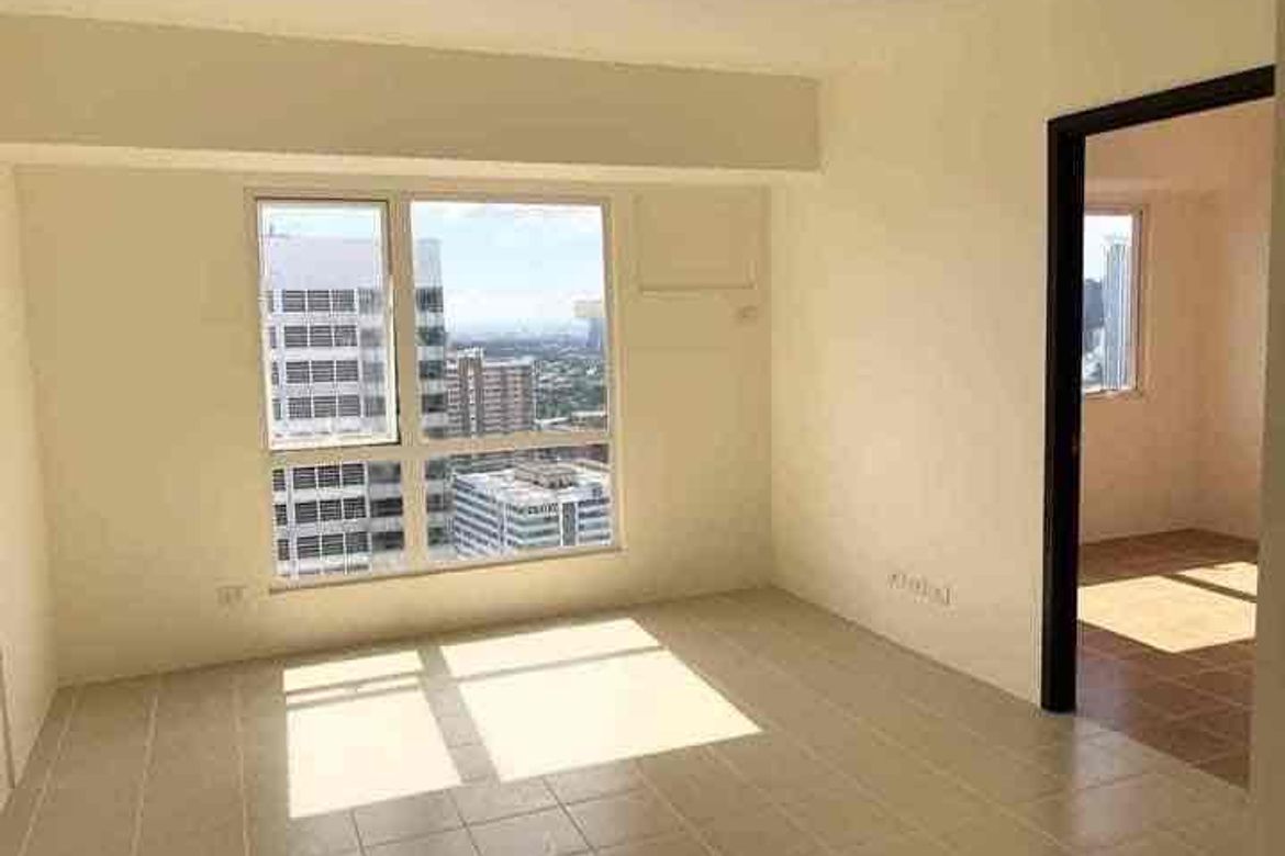 Rush RFO 2 Bedroom Condominium 5% DP Lipat Na in Mandaluyong for Sale