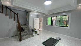5 Bedroom Townhouse for rent in Kamuning, Metro Manila near MRT-3 Kamuning