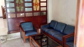 5 Bedroom House for rent in Jambangan, East Java