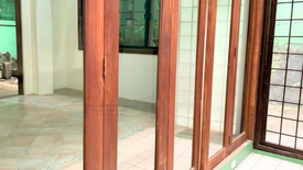 4 Bedroom Townhouse for rent in San Lorenzo, Metro Manila near MRT-3 Ayala