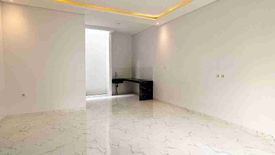 Rumah dijual dengan 5 kamar tidur di Cipinang, Jakarta