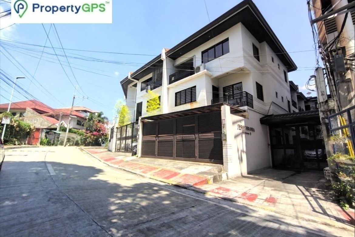 Perseveranda Townhomes II, Sikatuna village QC, LA 85 sqm, FA 185 sqm, 3 bedroom, 2 parking slot for sale