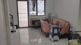 Rumah dijual dengan 3 kamar tidur di Kenjeran, Jawa Timur