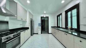 3 Bedroom House for rent in San Lorenzo, Metro Manila near MRT-3 Ayala