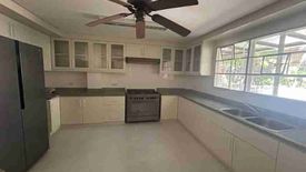 3 Bedroom House for rent in San Lorenzo, Metro Manila near MRT-3 Ayala