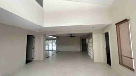 3 Bedroom House for rent in San Lorenzo, Metro Manila near MRT-3 Ayala