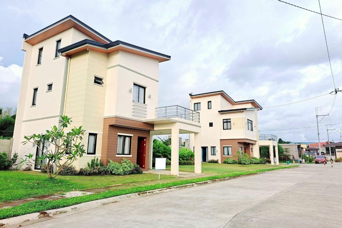 Spacious Single Attached house and lot in Amaresa near Quezon City