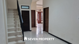 Rumah dijual dengan 4 kamar tidur di Cibubur, Jakarta