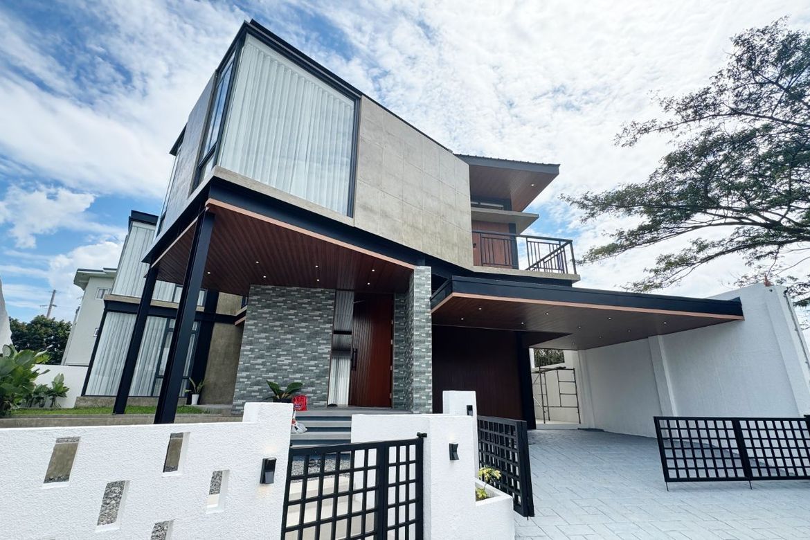 Attractive 5-Bedroom Modern Industrial House and Lot for Sale in Treveia Nuvali, Laguna