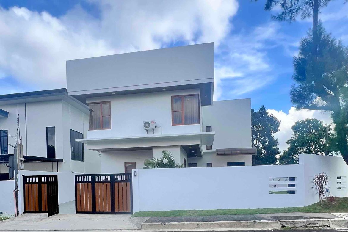 For Sale: 4 Bedroom Modern Zen House and Lot in Royale Tagaytay Estates, Cavite City