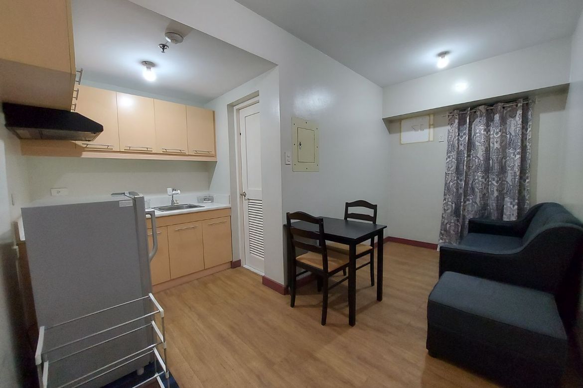 FOR SALE 1 BEDROOM PARTLY FURNISHED CONDO AT THE FLAIR TOWERS SOUTH MANDALUYONG CITY