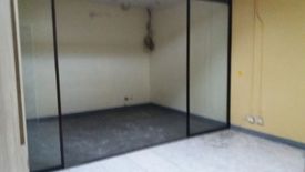 3 Bedroom Warehouse / Factory for rent in Apolonio Samson, Metro Manila near LRT-1 Balintawak