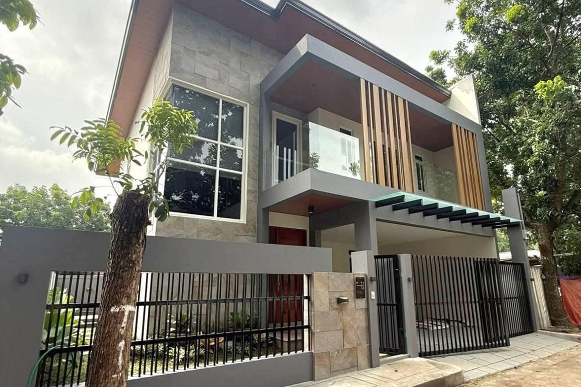 Brand New Modern Tropical Home with JAcuzzi in Sale Angeles City